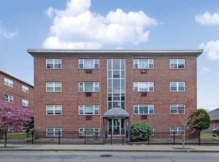 118 Edgemere Rd APT 2, West Roxbury, MA 02132