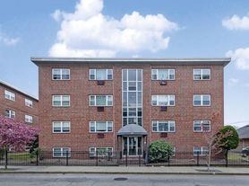 118 Edgemere Rd, Boston, MA