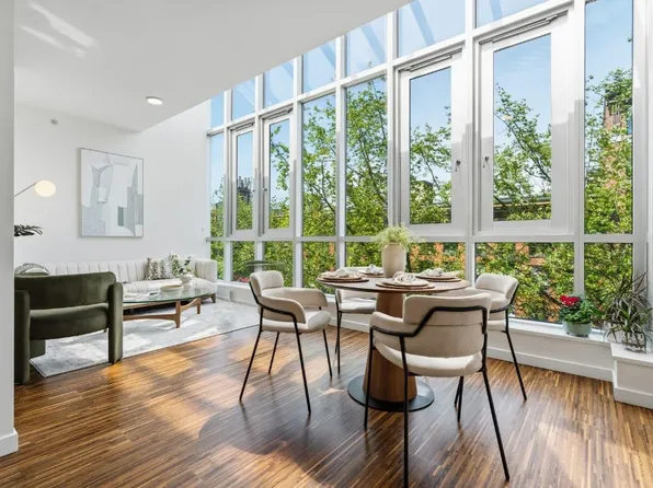 36 Water St #609, Vancouver, BC V6B 0B7