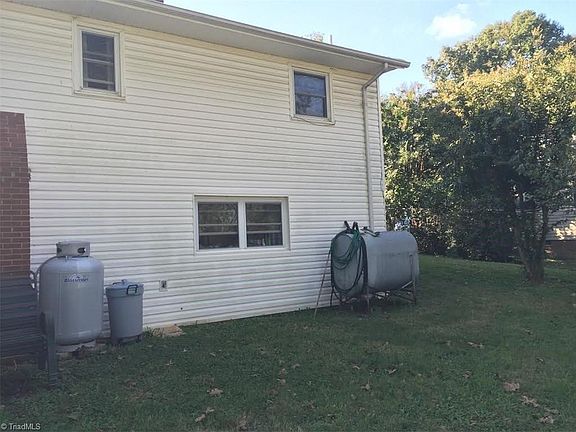 4th image of 5206 Skylark Dr