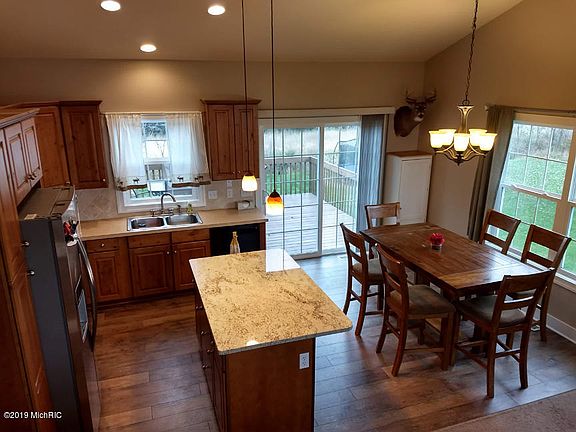 5th image of 9529 Jack Pine Dr