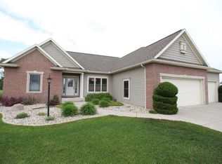 30237 Quail Pointe Dr, Granger, IN 46530