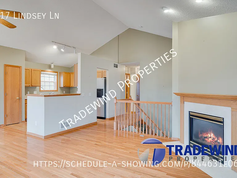 917 Lindsey Ln — Photo 7