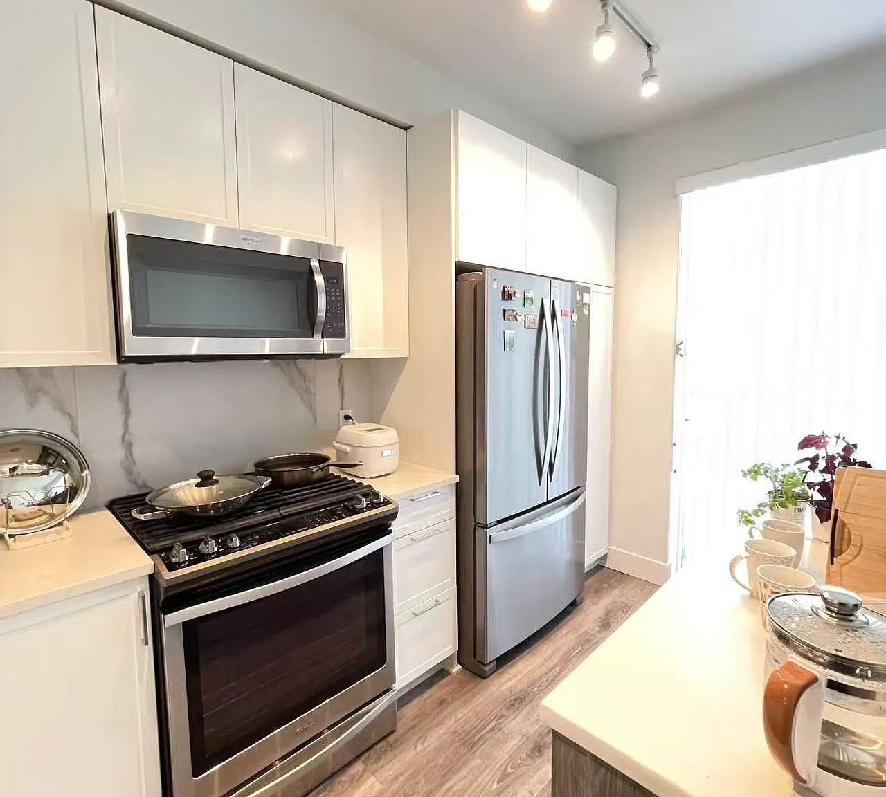 2 bed, 1059 sqft, $2,700 — Photo 2