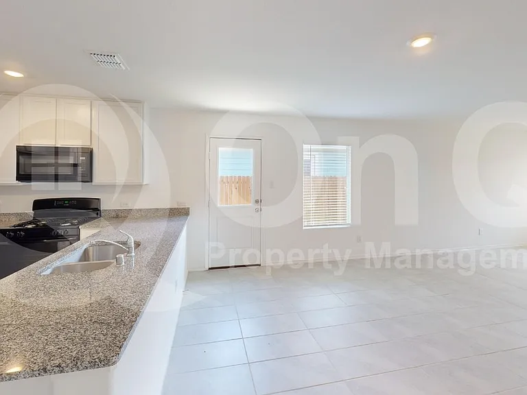 7205 Gray Wolf Ln — Photo 5