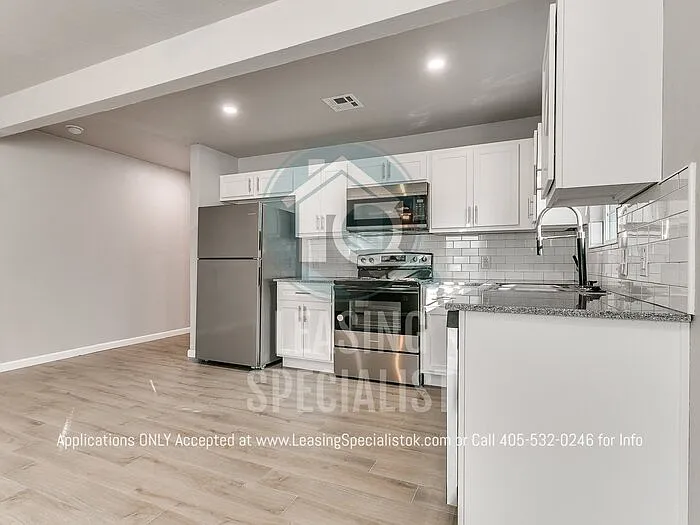 1115 NW 27th St — Photo 16