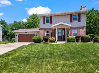2800 Wellington Dr, Springfield, IL 62703
