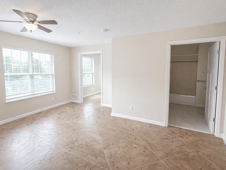 Eagle Crossing Apartments — Photo 26