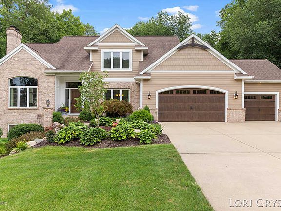 2nd image of 116 Stonehenge Dr SW