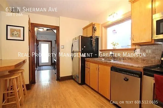 631 N Sherman Ave — Photo 5