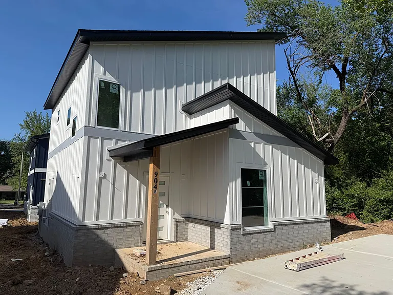 904 N Sang Ave #B — Photo 1