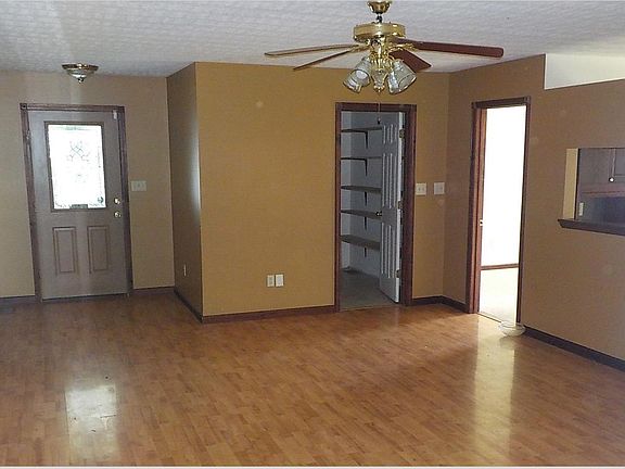 3rd image of 785 Settlement Dr