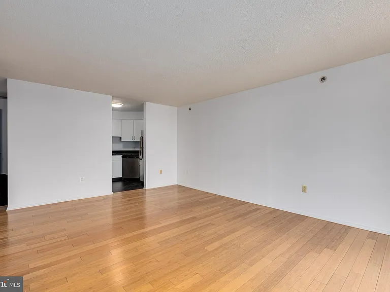 2020 Walnut St #29J — Photo 15