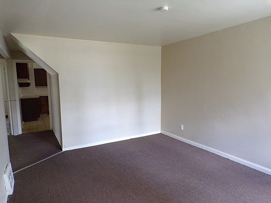 2nd image of 1956 Whitney Ave #1