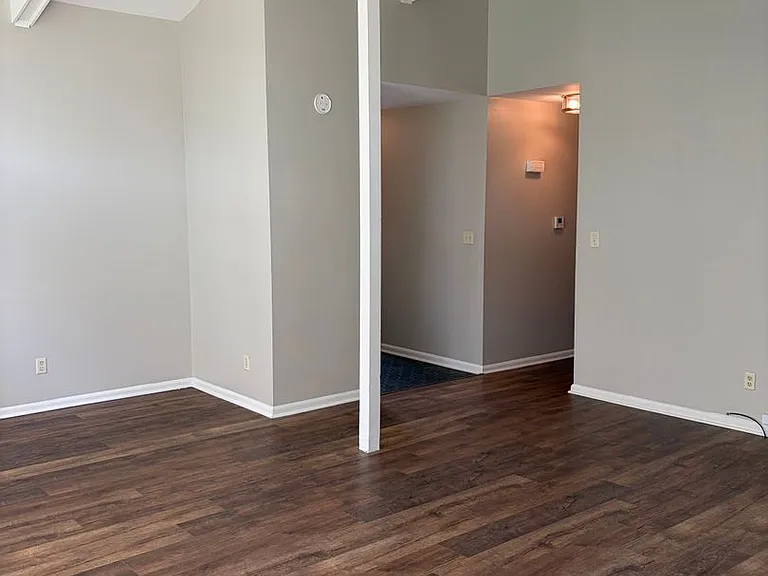 933 Garrett Dr — Photo 8