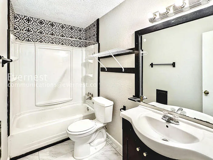1756 S Pine Ave — Photo 32