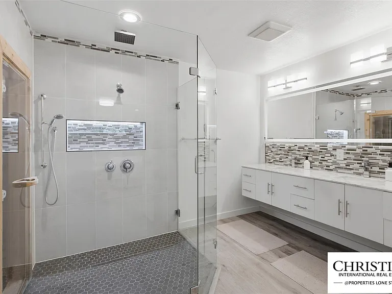 8901 Grandview Dr — Photo 24