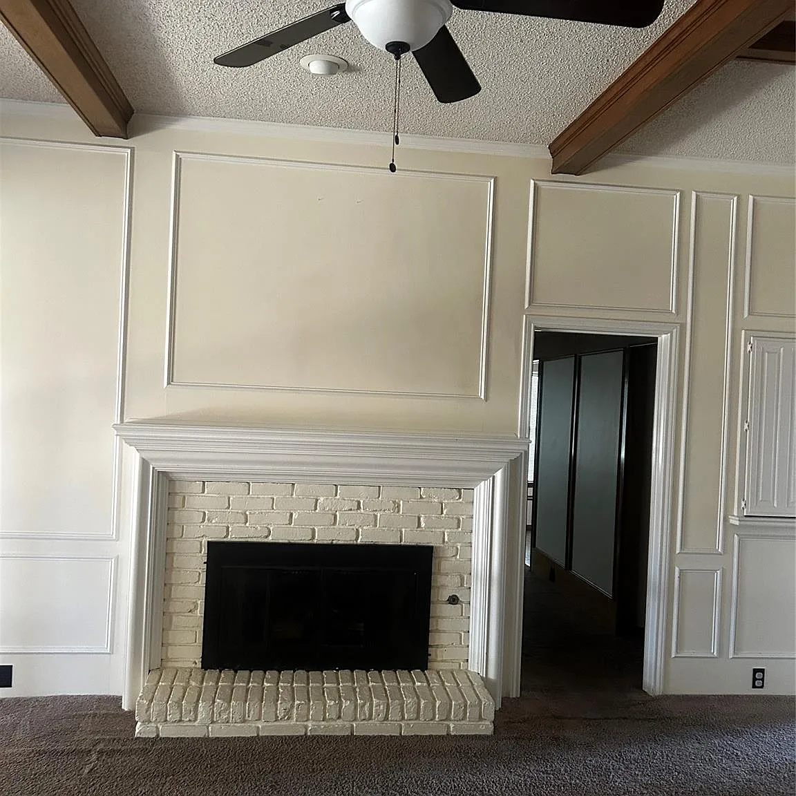 1412 Brookside Dr — Photo 2