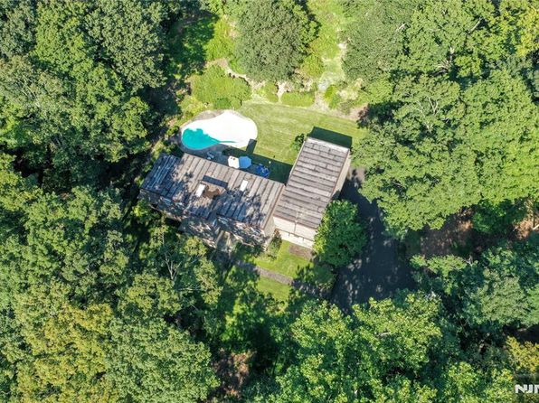 2 E Saddle River Rd, Saddle River, NJ 07458