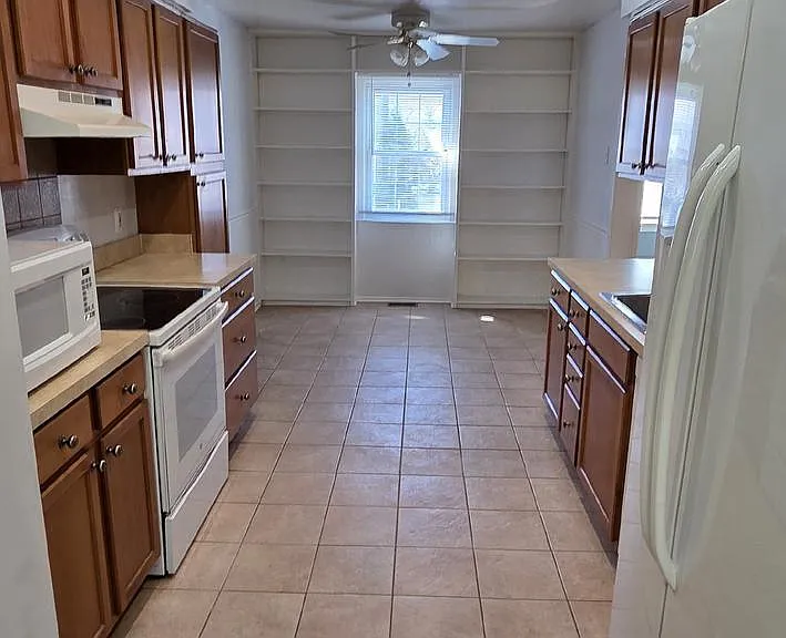 12735 Lighthouse Ln — Photo 2