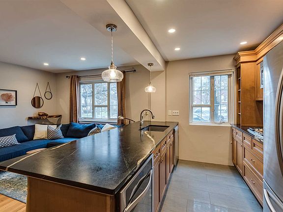4th image of 31 Nathan Hale Dr APT 29A