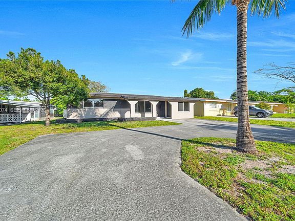3rd image of 2512 Alcazar Dr