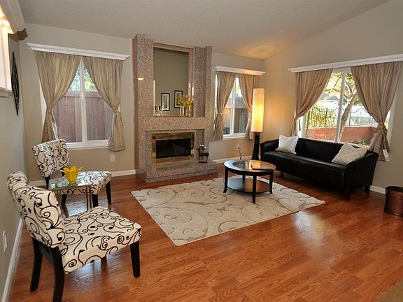 3rd image of 2203 Fairbourn Dr