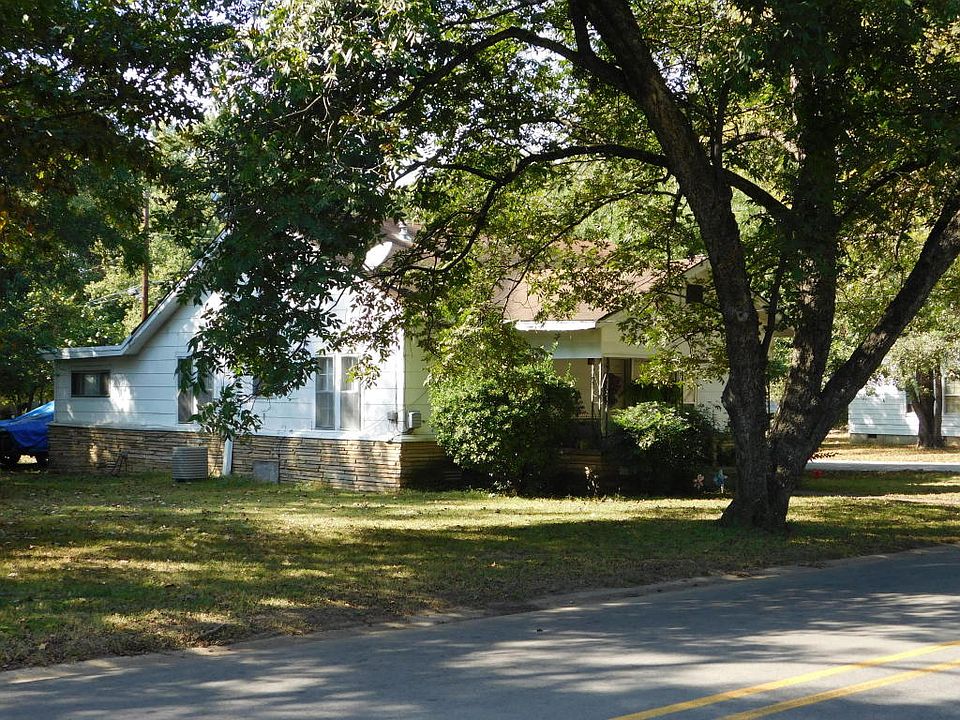 2nd image of 1323 N Detroit Ave