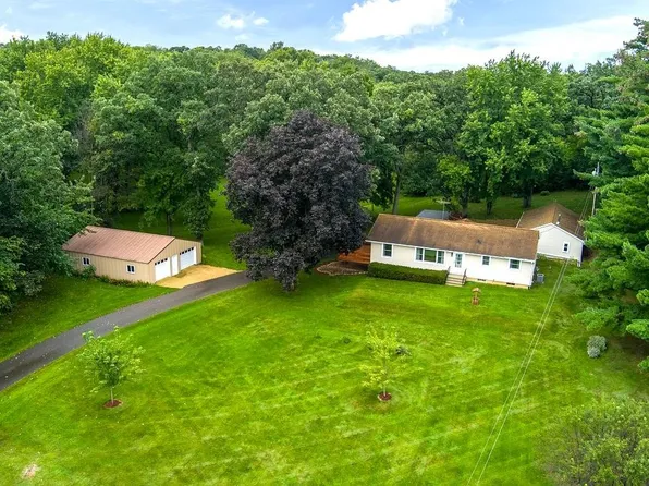 6133 River Rd, Waunakee, WI 53597