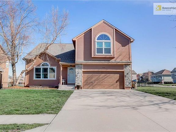 Corner Lot and Manicured Landscaping!