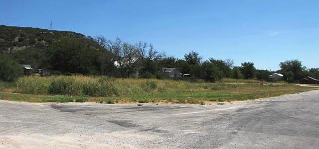 2nd image of 1600 Highway 84/283