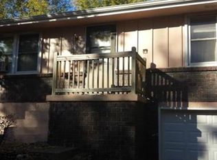 1606 Hillside Dr, Oak Grove, MO 64075