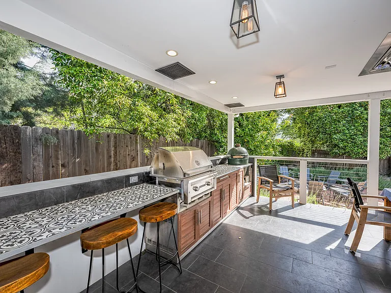 2152 Grand Oaks Ave — Photo 12