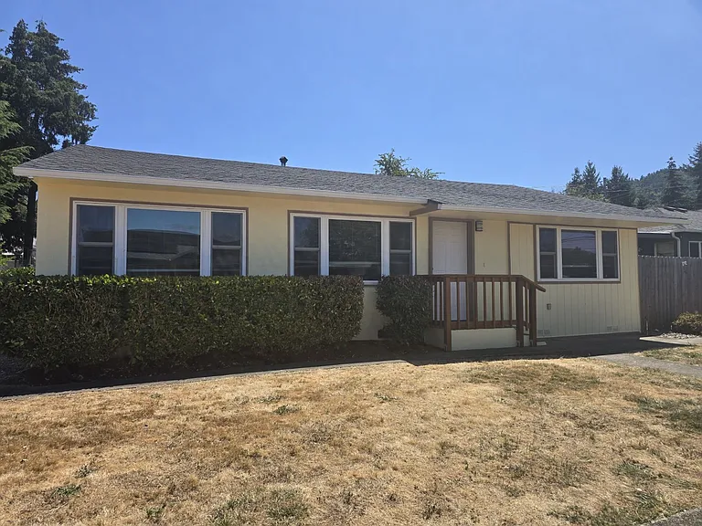 563 W Center St — Photo 2