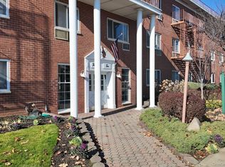 22 N Forest Ave APT 2S, Rockville Centre, NY 11570