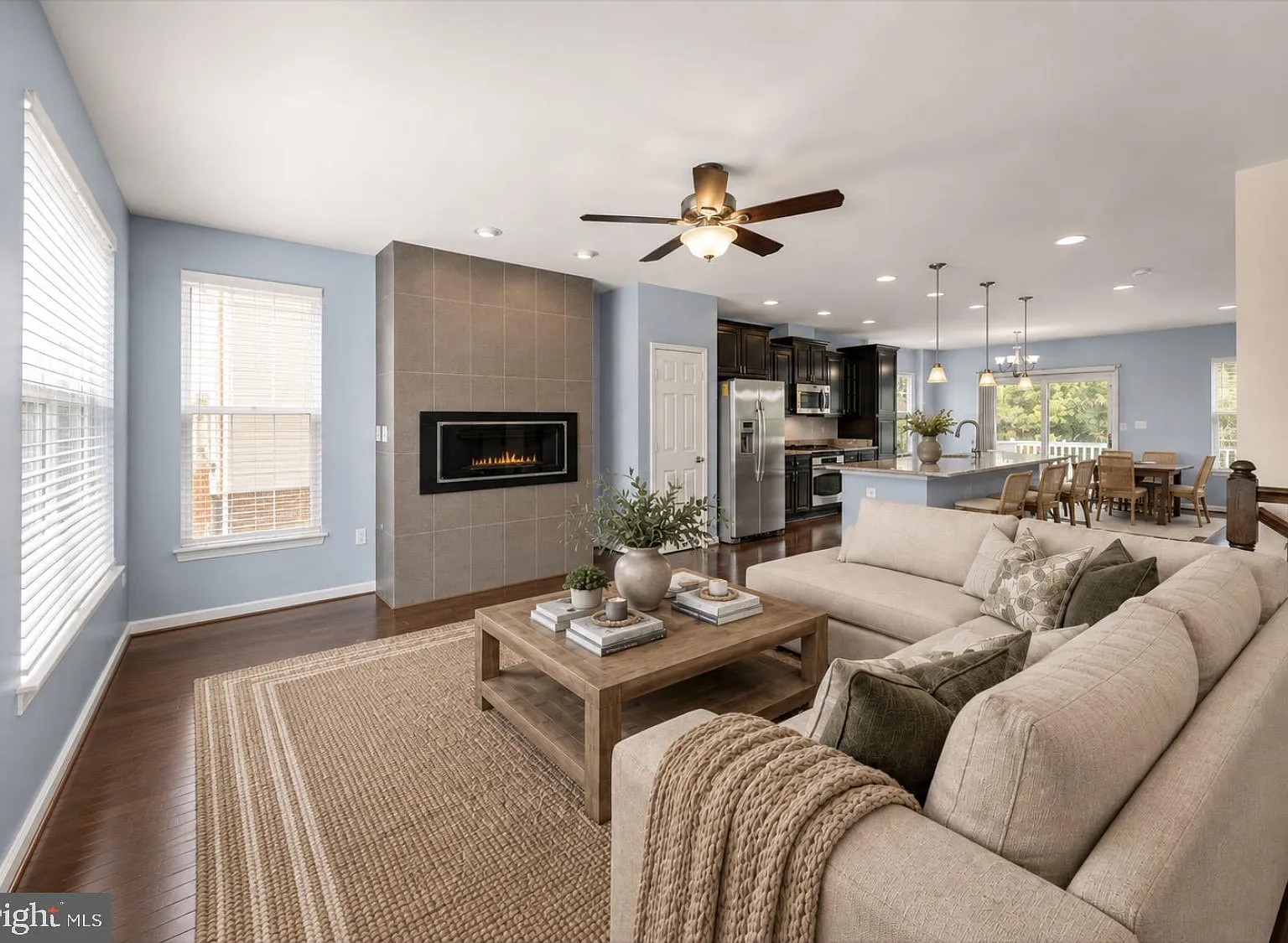 4 bed, 3.5 bath, 2289 sqft, $3,300 — Photo 2