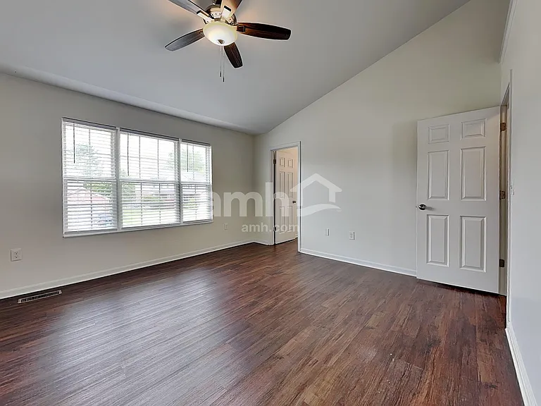 2831 Coachlight Ln — Photo 11