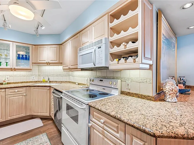 4001 Gulf Shore Blvd N #505 — Photo 7