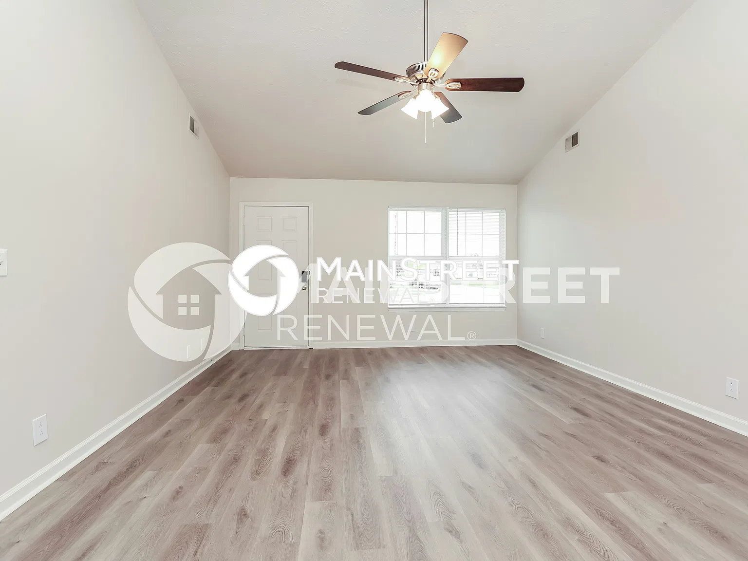 1127 Eastwoods Dr — Photo 3