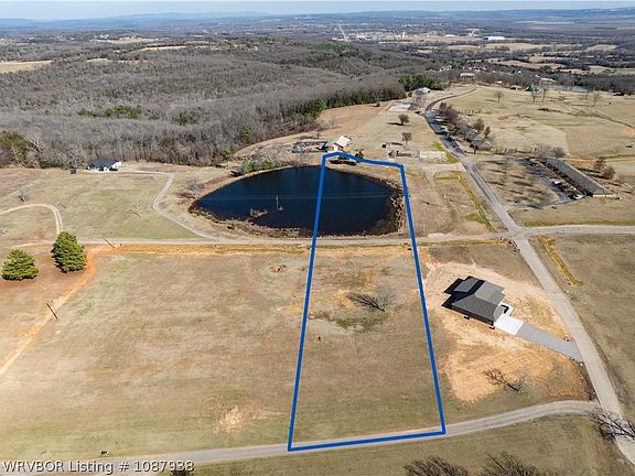 3rd image of Lyric Ln #4