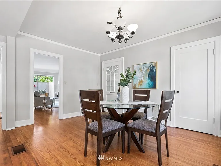 2428 Boyer Ave E — Photo 8
