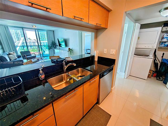 5th image of 31 SE 5th St APT 909