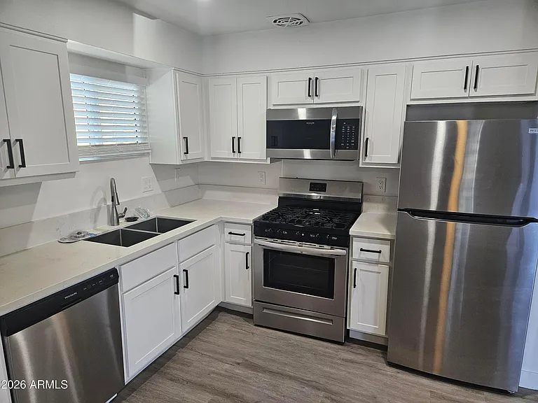 780 W Coolidge St #B — Photo 4