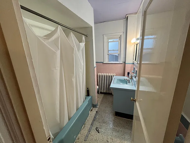 5808 Hobart St #1 — Photo 9
