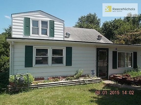 3rd image of 809 S Woodbury St