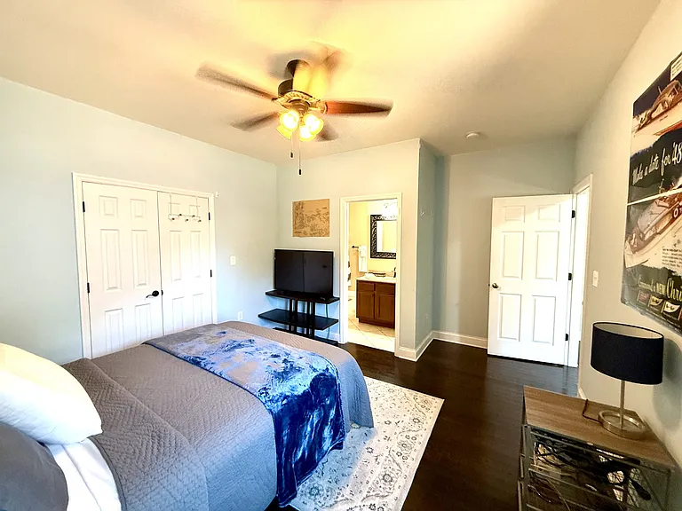 410 Lancaster Ave — Photo 45
