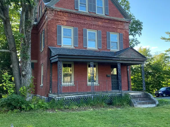12 Charles Street, Houlton, ME 04730