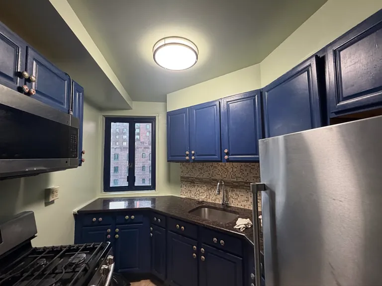 2120 E Tremont Ave #7C — Photo 1