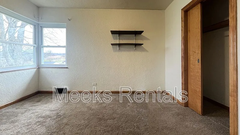 3 bed, 1.0 bath, 1462 sqft, $1,750 — Photo 3