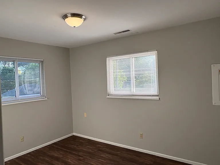 1043 Spinning Rd #1 — Photo 10